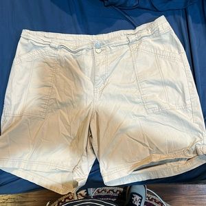 Lite weight cargo shorts great for hot Texas summers!!